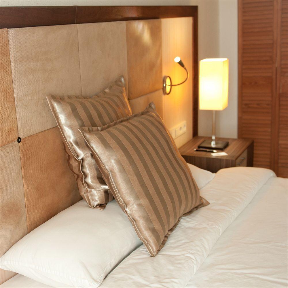 Queens Hotel ปารามารีโบ ภายนอก รูปภาพ