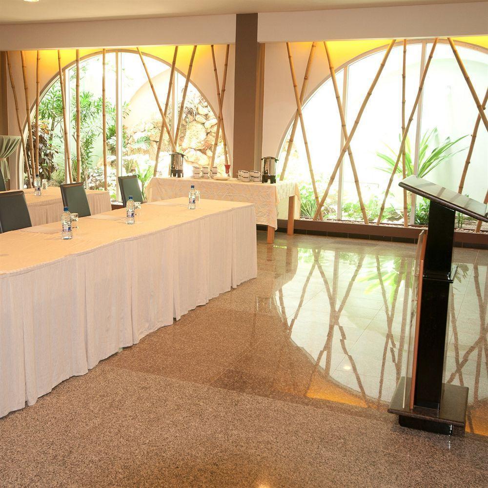Queens Hotel ปารามารีโบ ภายนอก รูปภาพ