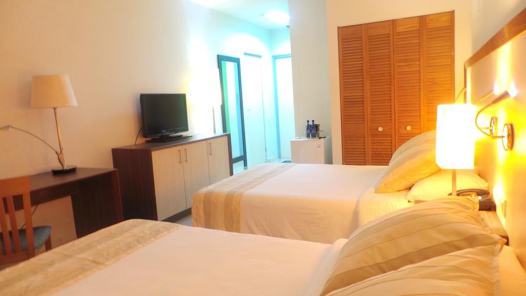 Queens Hotel ปารามารีโบ ภายนอก รูปภาพ