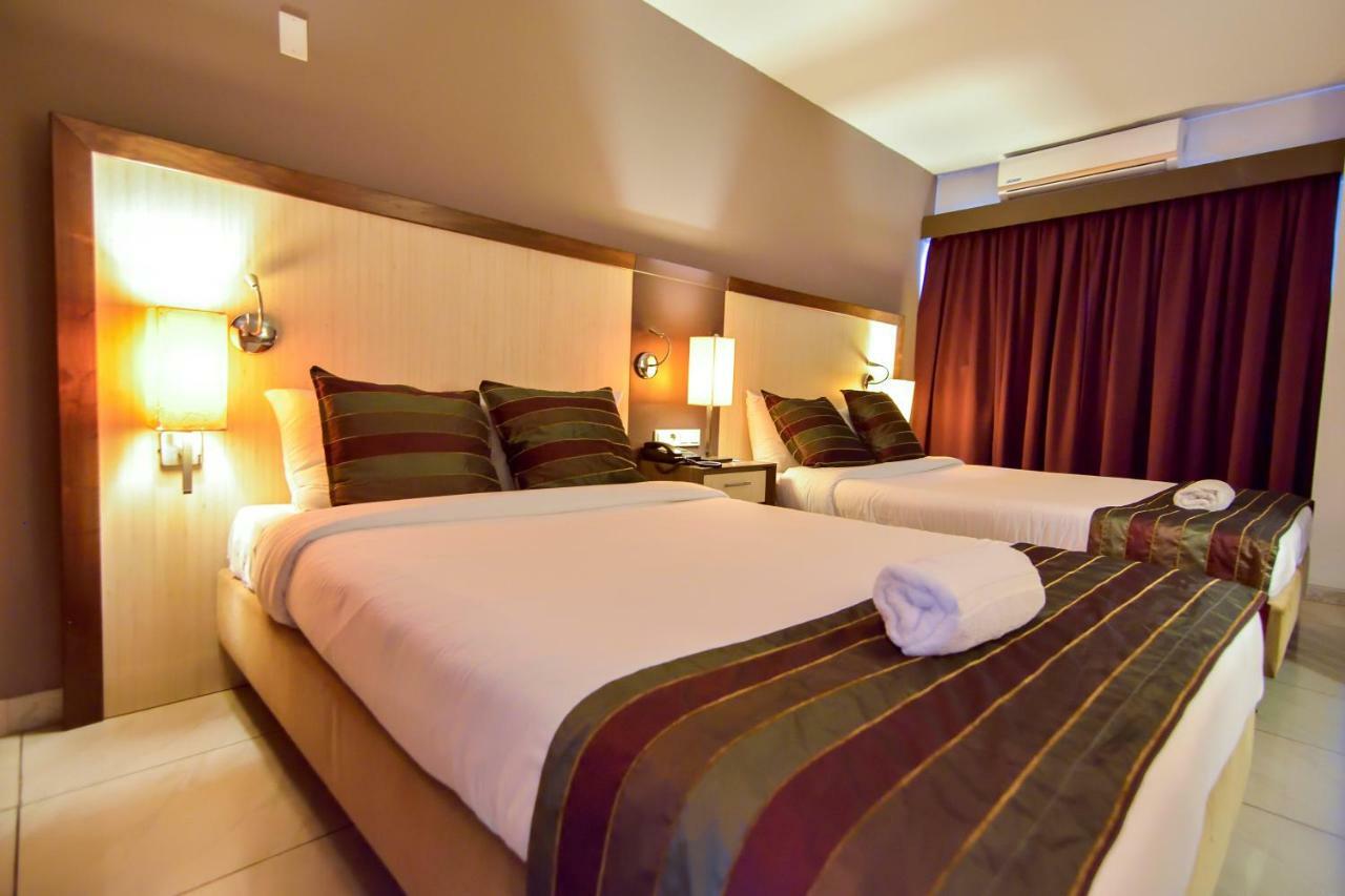 Queens Hotel ปารามารีโบ ภายนอก รูปภาพ